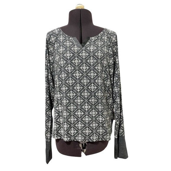 GAP Other - Love by GAP Gray/White Snowflake Patterned Pajama Top Size S